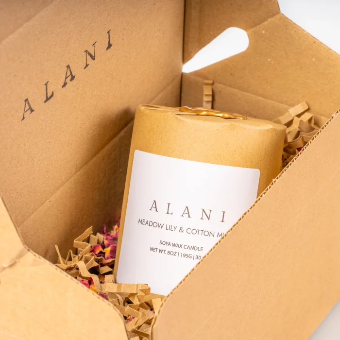 Meadow Lily & Cotton Musk Candle - Image 5
